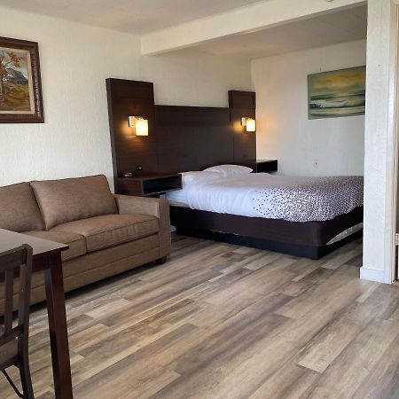 Holiday Motel Westport Bagian luar foto