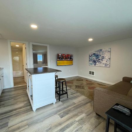 Holiday Motel Westport Bagian luar foto