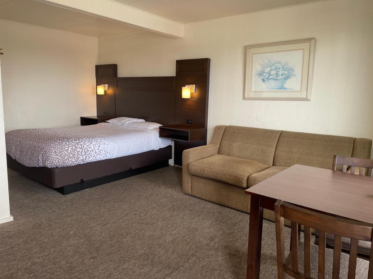 Holiday Motel Westport Bagian luar foto