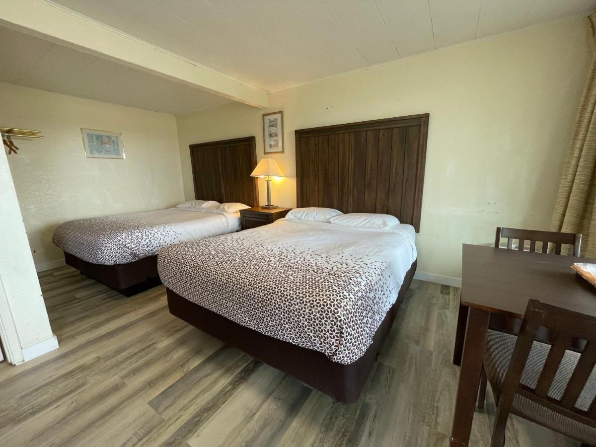 Holiday Motel Westport Bagian luar foto