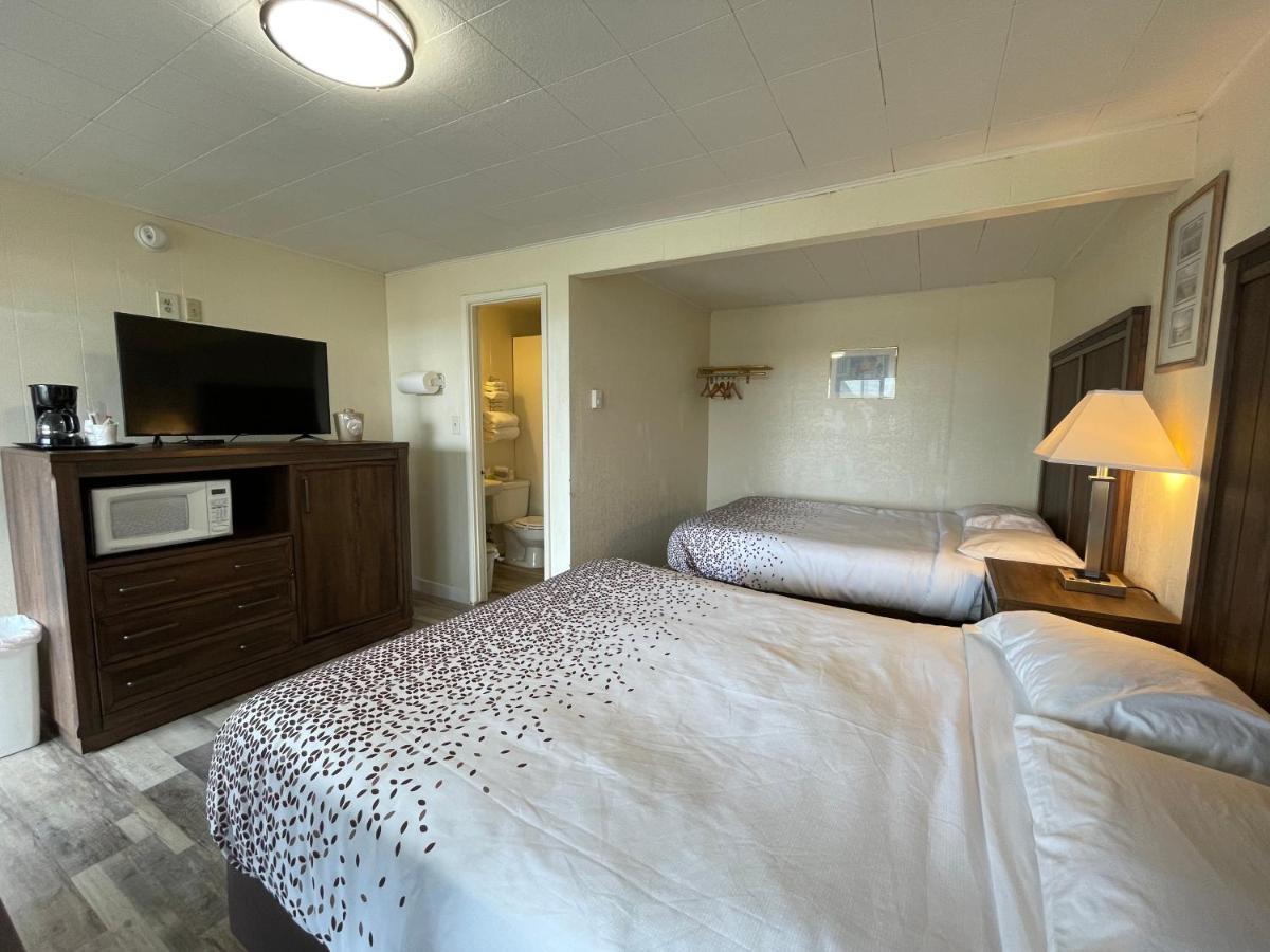 Holiday Motel Westport Bagian luar foto