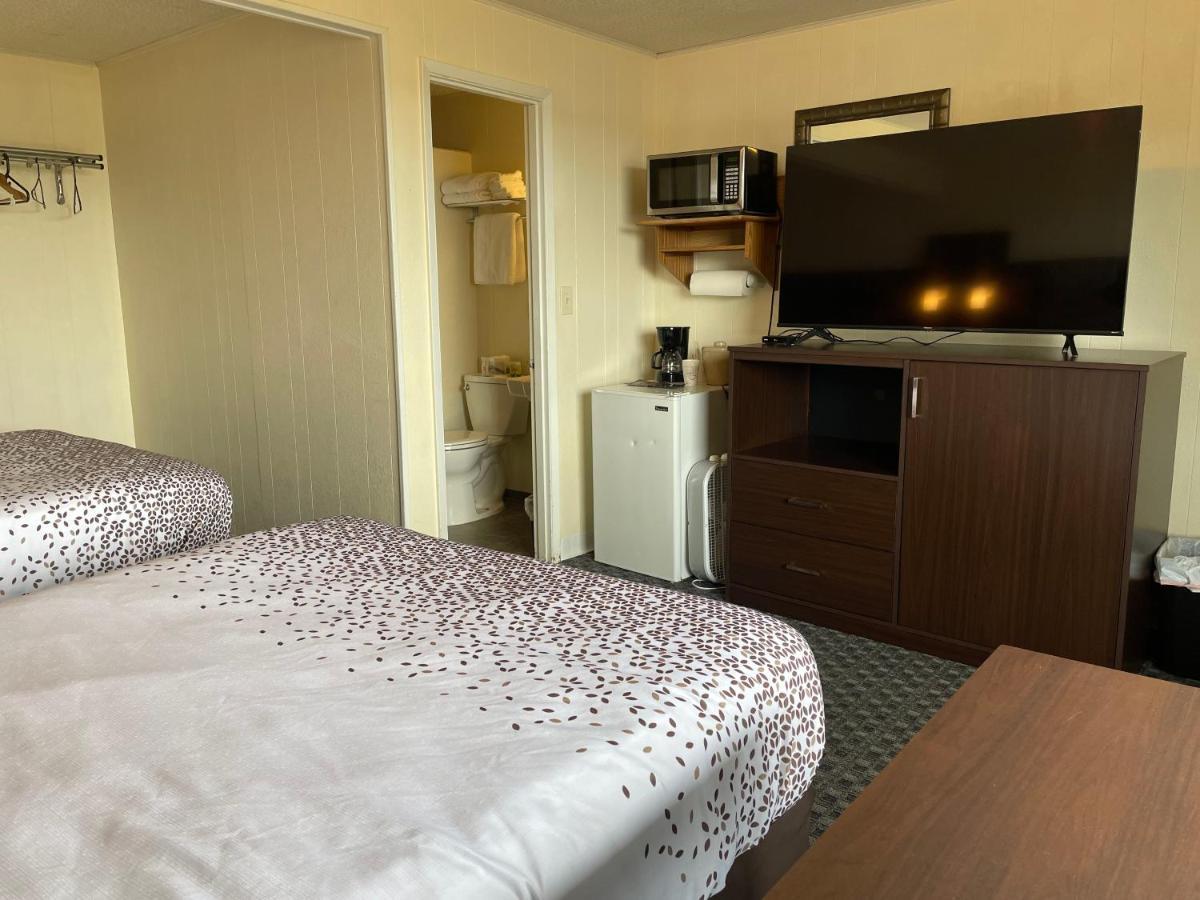 Holiday Motel Westport Bagian luar foto